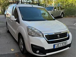Vit Begagnad 2016 Peugeot Partner Minibuss | 55 000 kr (Marknadspris)