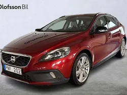 Röd Begagnad 2013 Volvo V40 CC Summum Kombi | 174 900 kr (Marknadspris)
