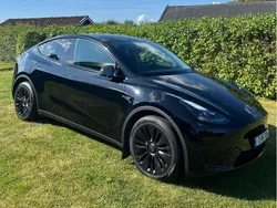 Svart Begagnad 2023 Tesla Model Y SUV | 439 000 kr (Dyr)