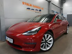 Röd Begagnad 2019 Tesla Model 3 Long Range Sedan | 224 900 kr (Marknadspris)
