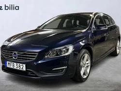 Mörkblå Begagnad 2018 Volvo V60 Momentum Kombi | 189 900 kr (Marknadspris)