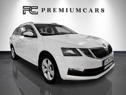 Vit Begagnad 2019 Skoda Octavia Ambition Kombi | 114 900 kr (Lite dyr)