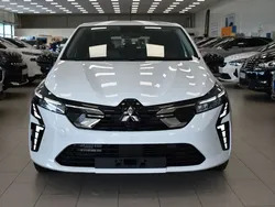 Vit Ny 2024 Mitsubishi Colt Invite Halvkombi | 219 900 kr (Marknadspris)