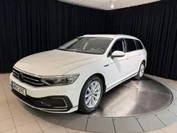 Vit Begagnad 2021 VW Passat GTE Kombi | 299 000 kr (Dyr)