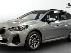 Grå (grey) Begagnad 2024 BMW 225 Active Tourer M Sport Minibuss | 438 700 kr (Marknadspris)