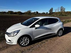 Vit Begagnad 2018 Renault Clio IV Intens Halvkombi | 89 000 kr (Marknadspris)