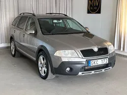 Ljusbrun (brun) Begagnad 2008 Skoda Octavia Scout Kombi | 29 900 kr (Marknadspris)