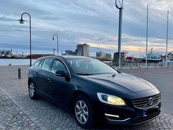 Svart Begagnad 2016 Volvo V60 Momentum Kombi | 89 990 kr (Bra pris)