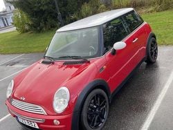Röd Begagnad 2003 Mini Cooper Halvkombi | 34 000 kr (Bra pris)