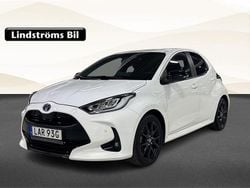 Vit Begagnad 2022 Toyota Yaris Hybrid Style Halvkombi | 249 900 kr (Marknadspris)