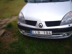Grå Begagnad 2006 Renault Clio R.S. Authentique Halvkombi | 15 000 kr (Bra pris)