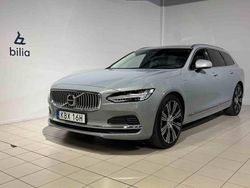Grå Begagnad 2024 Volvo V90 Kombi | 469 900 kr (Marknadspris)