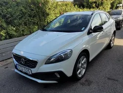 Vit Begagnad 2016 Volvo V40 CC Summum Kombi | 189 000 kr (Marknadspris)