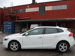 Vit Begagnad 2017 Volvo V40 Kinetic Kombi | 164 900 kr (Marknadspris)