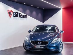 Mörkblå Begagnad 2015 Volvo V40 Momentum Kombi | 119 900 kr (Marknadspris)