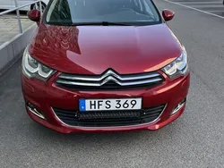 Röd Begagnad 2015 Citroën C4 Halvkombi | 103 000 kr (Marknadspris)