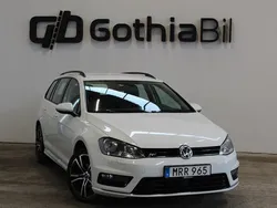 Vit Begagnad 2015 VW Golf VII R-line Kombi | 129 900 kr (Marknadspris)