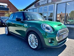 Grön Begagnad 2021 Mini Cooper SE Essential Halvkombi | 179 900 kr (Bra pris)