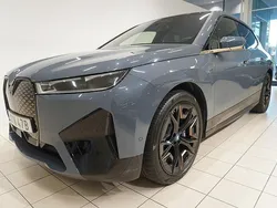 Mörkgrå Begagnad 2023 BMW iX Comfort Edition SUV | 769 900 kr (Superpris)