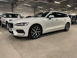 Vit Begagnad 2020 Volvo V60 Momentum Kombi | 279 900 kr (Marknadspris)