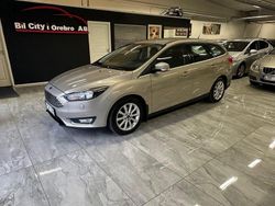 Grå Begagnad 2015 Ford Focus Titanium Kombi | 84 900 kr (Marknadspris)
