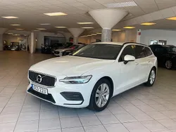 Vit Begagnad 2019 Volvo V60 Momentum Kombi | 279 900 kr (Marknadspris)