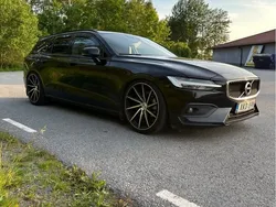 Svart Begagnad 2020 Volvo V60 Momentum Kombi | 189 000 kr
