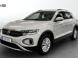 Grå Begagnad 2022 VW T-Roc Life SUV | 254 900 kr (Marknadspris)