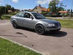 Grå Begagnad 2003 VW Passat Sedan | 12 000 kr (Marknadspris)