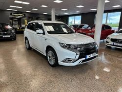 Vit Begagnad 2018 Mitsubishi Outlander P-HEV SUV | 269 900 kr (Marknadspris)