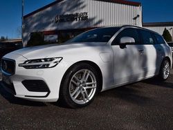 Vit met Begagnad 2020 Volvo V60 Momentum Kombi | 247 990 kr (Marknadspris)