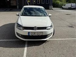 Vit Begagnad 2011 VW Polo Halvkombi | 51 500 kr (Marknadspris)