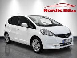 Vit Begagnad 2013 Honda Jazz Halvkombi | 79 900 kr (Marknadspris)