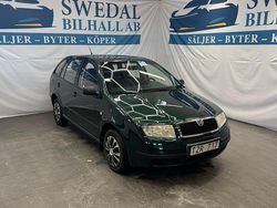 Mörkgrön (grön) Begagnad 2003 Skoda Fabia Kombi | 24 800 kr (Marknadspris)