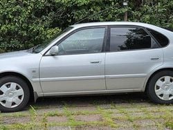 Grå Begagnad 2000 Toyota Corolla Halvkombi | 22 000 kr (Marknadspris)