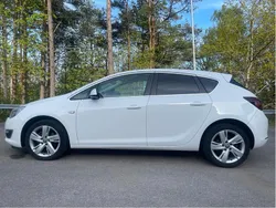 Vit Begagnad 2013 Opel Astra Halvkombi | 50 000 kr (Marknadspris)