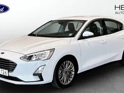 Vit (white) Begagnad 2018 Ford Focus Titanium Halvkombi | 159 900 kr (Marknadspris)