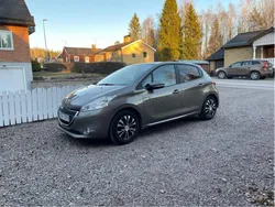 Grå Begagnad 2012 Peugeot 208 Halvkombi | 52 000 kr (Marknadspris)