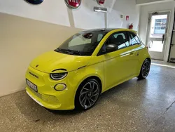 Grön Begagnad 2023 Fiat 500e Abarth Halvkombi | 299 900 kr
