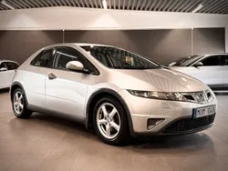 Silver Begagnad 2009 Honda Civic Halvkombi | 49 900 kr (Marknadspris)