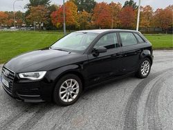 Svart Begagnad 2016 Audi A3 Sportback Attraction Halvkombi | 105 000 kr (Marknadspris)