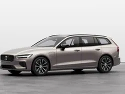 Ljusgrå (grå) Ny 2025 Volvo V60 Plus Kombi | 584 900 kr (Dyr)
