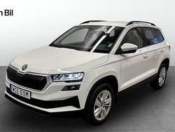 Vit (moon white metallic) Ny 2024 Skoda Karoq Selection SUV | 329 900 kr (Bra pris)