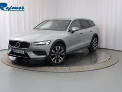 Grå Begagnad 2024 Volvo V60 CC Plus Kombi | 439 900 kr (Marknadspris)