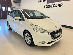 Vit Begagnad 2014 Peugeot 208 Halvkombi | 59 900 kr (Marknadspris)