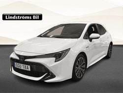 Vit Begagnad 2019 Toyota Corolla Hybrid Style Halvkombi | 229 900 kr (Marknadspris)