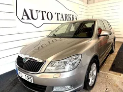 Ljusbrun (ljusbeigemetallic) Begagnad 2011 Skoda Octavia Elegance Halvkombi | 74 900 kr (Superpris)