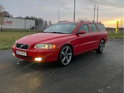 Röd Begagnad 2006 Volvo V70 Momentum Kombi | 50 000 kr (Lite dyr)