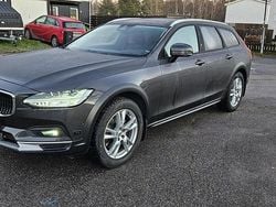 Grå Begagnad 2022 Volvo V90 CC Kombi | 445 000 kr (Dyr)