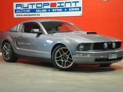 Ljusgrå (gråmetallic) Begagnad 2007 Ford Mustang Sportkupé | 128 700 kr (Marknadspris)